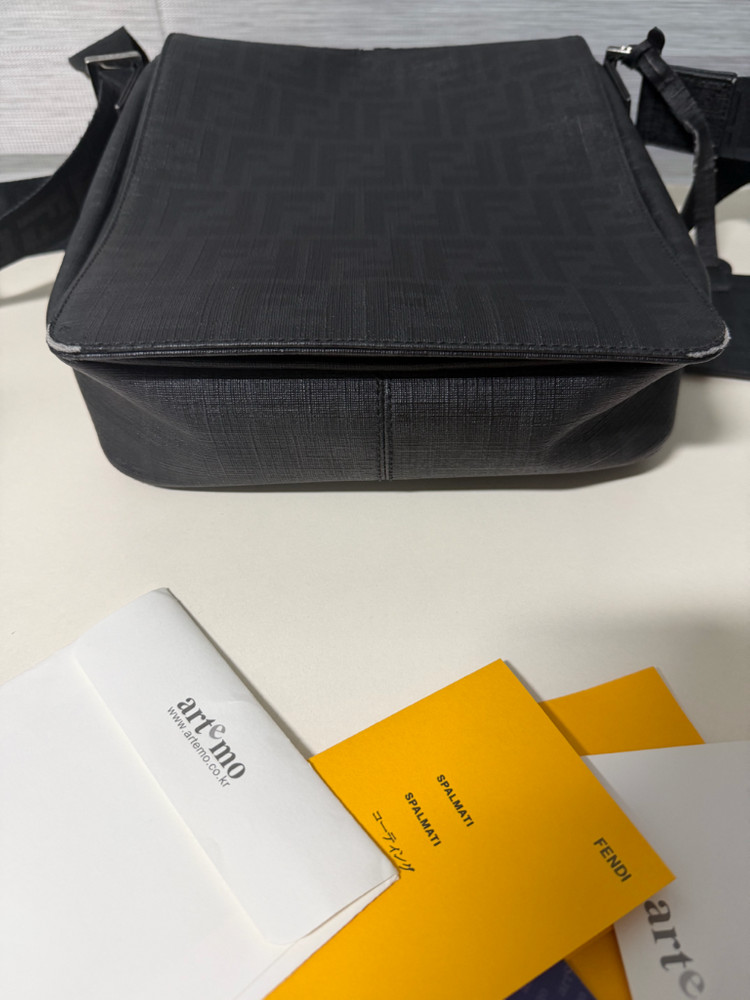 펜디 ff로고 크로스백 급처 이미지