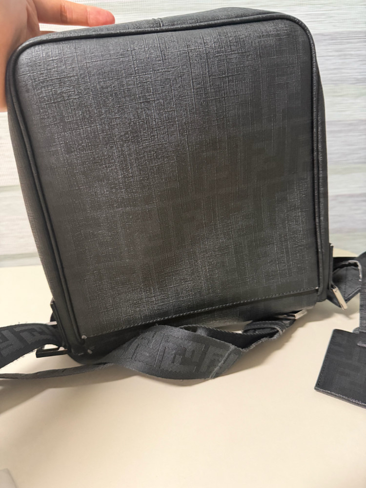 펜디 ff로고 크로스백 급처 이미지