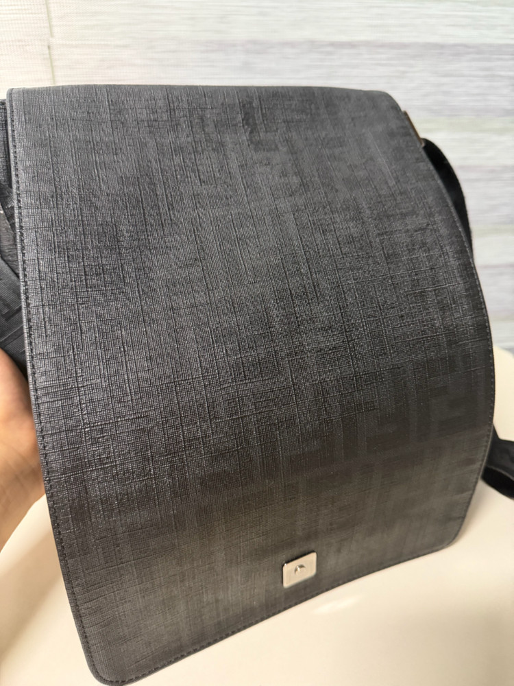 펜디 ff로고 크로스백 급처 이미지