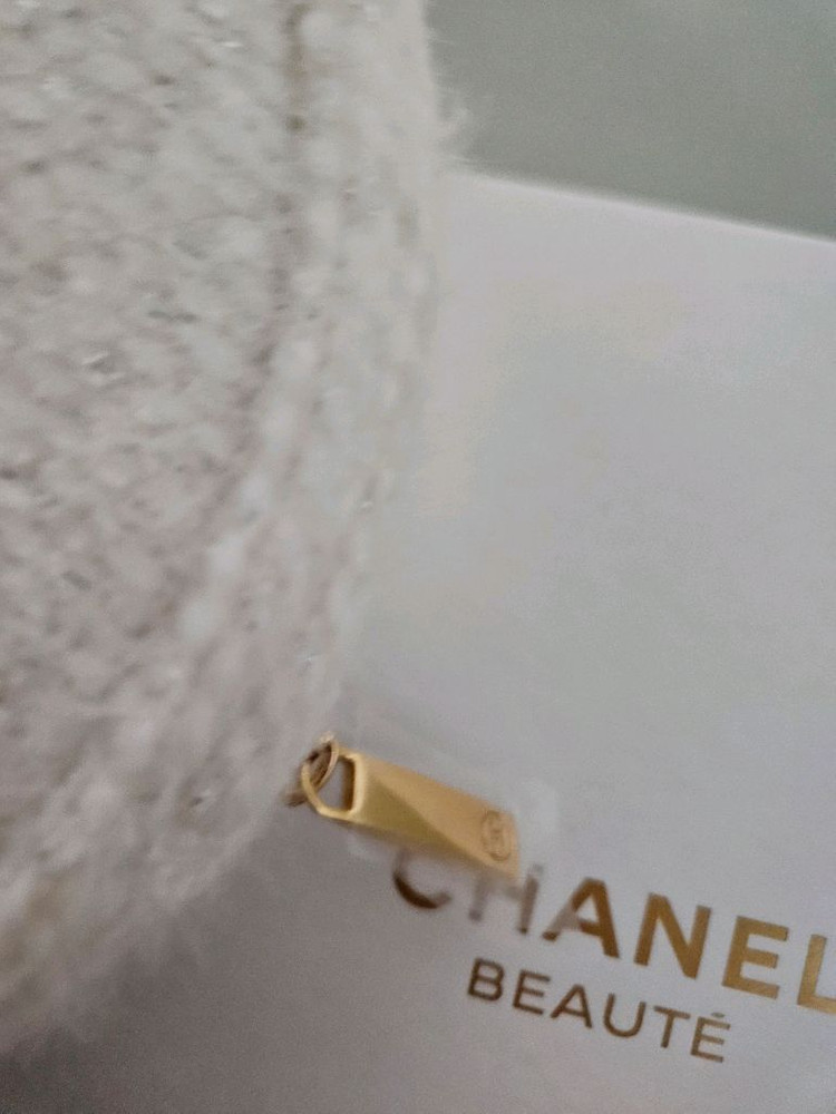 [정품/박스포함] 샤넬 화이트 홀리데이 트위드 원형 파우치/ 탬버린 이미지