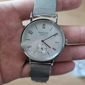 노모스 프콘 해밀턴 브로바 오리엔트 드레스워치 사각시계 세이코 티쏘 볼워치 시티즌 미도 이미지