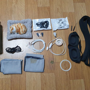 불용품 생활용품 일괄 잡동사니 usb led 조명 물병 수면 안대 도복띠 스포츠 타올 테프론 테이프 이미지