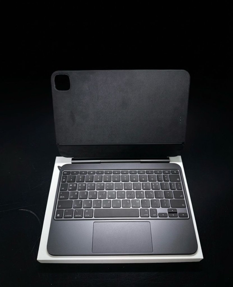 아이패드프로 M4 11인치 매직키보드 블랙 팝니다 이미지