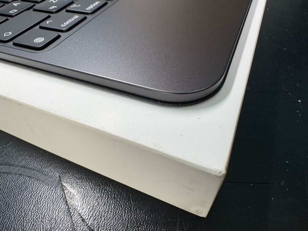 아이패드프로 M4 11인치 매직키보드 블랙 팝니다 이미지