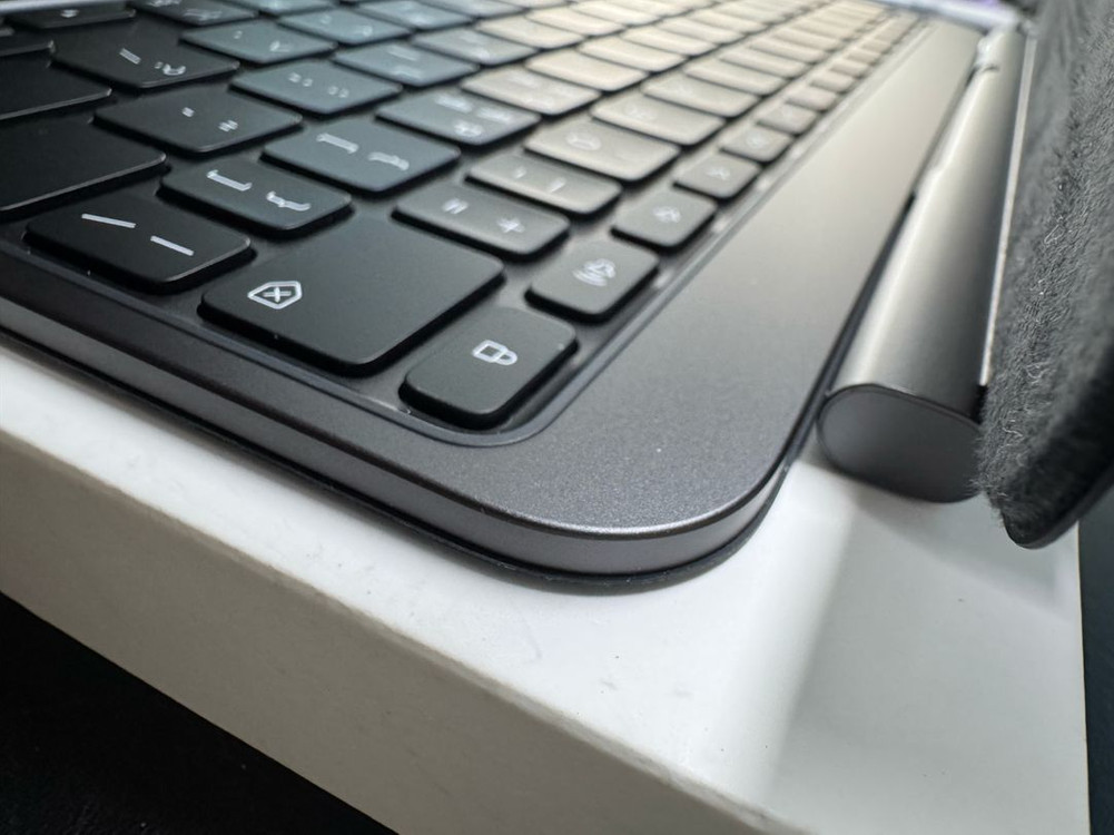 아이패드프로 M4 11인치 매직키보드 블랙 팝니다 이미지