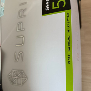 RTX 5090 SUPRIM 그래픽카드 이미지