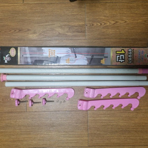 분홍색 솔방울 행거 1단 중고 1개 4000원에 팔어요 이미지