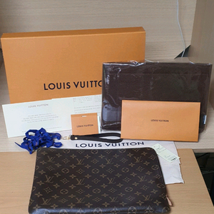 루이비통 에튀보야주MM 클러치백 새상품급 정품(감정O)구찌프라다디올고야드샤넬셀린느보테가생로랑발렌시아가버버리가방 이미지