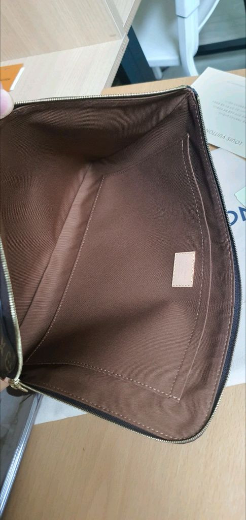 루이비통 에튀보야주MM 클러치백 새상품급 정품(감정O)구찌프라다디올고야드샤넬셀린느보테가생로랑발렌시아가버버리가방 이미지