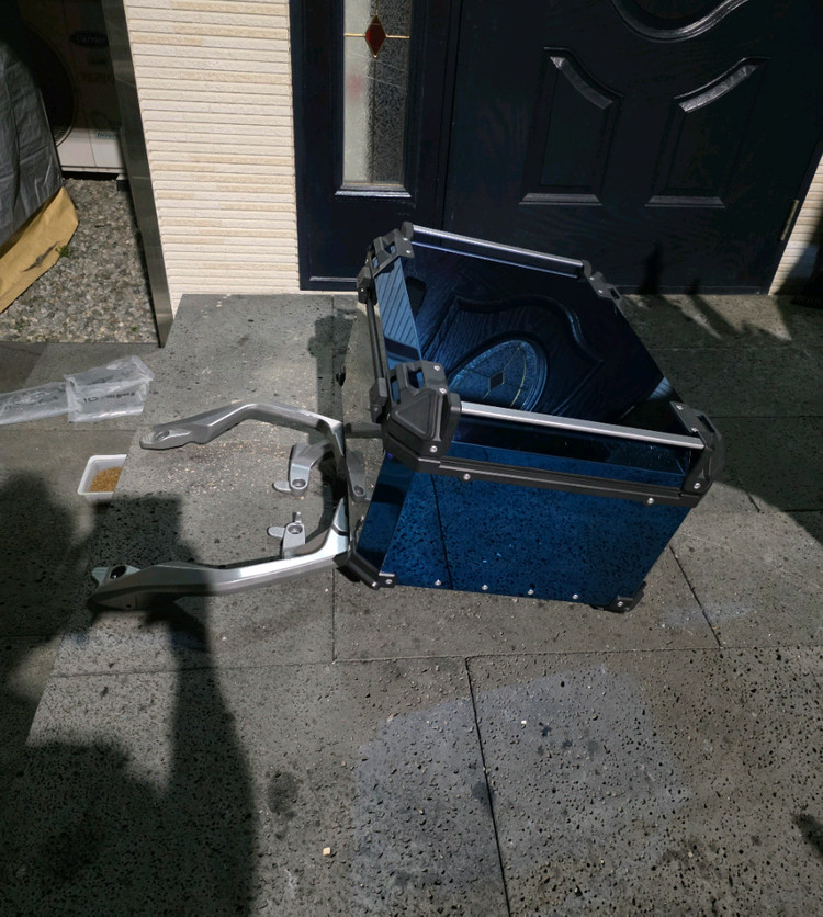 포르자750 XADV750 순정형브라켓 및 아이스블루 탑박스 세트 이미지