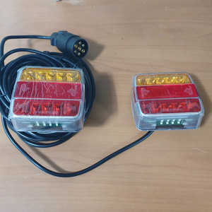 트레일러 후미등 판매합니다. 13핀 커넥터 포함 미사용 이미지