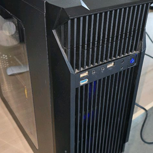 데스크탑 PC 본체 팝니다 (i5-6600 / RAM 16GB / R9 390 / SSD 256GB) 이미지