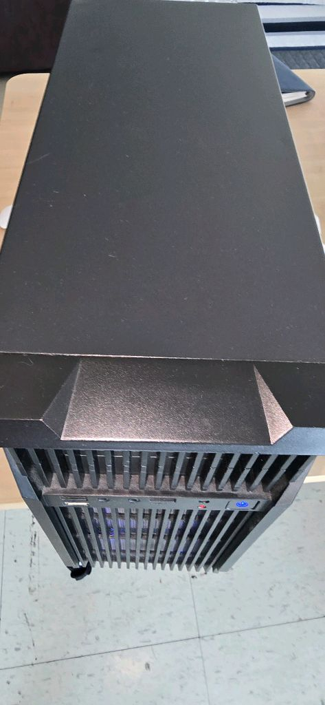 데스크탑 PC 본체 팝니다 (i5-6600 / RAM 16GB / R9 390 / SSD 256GB) 이미지