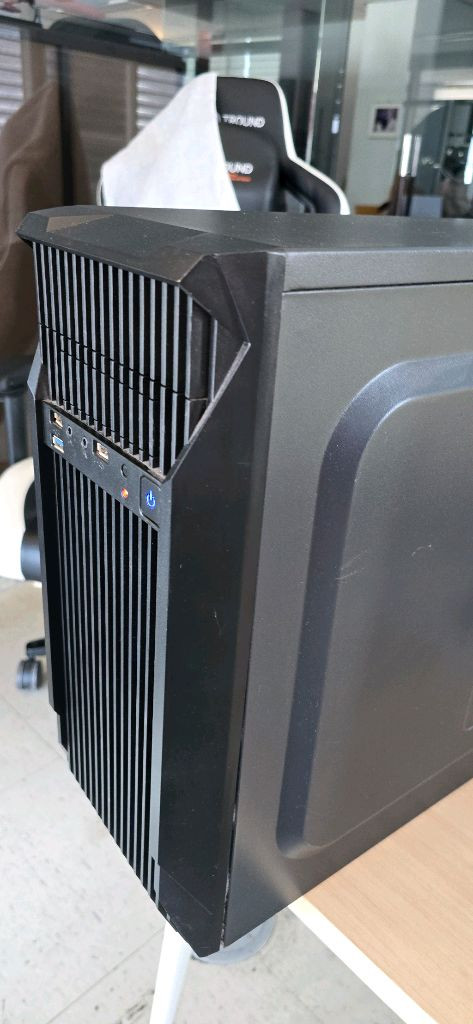 데스크탑 PC 본체 팝니다 (i5-6600 / RAM 16GB / R9 390 / SSD 256GB) 이미지