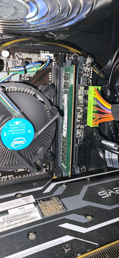 데스크탑 PC 본체 팝니다 (i5-6600 / RAM 16GB / R9 390 / SSD 256GB) 이미지