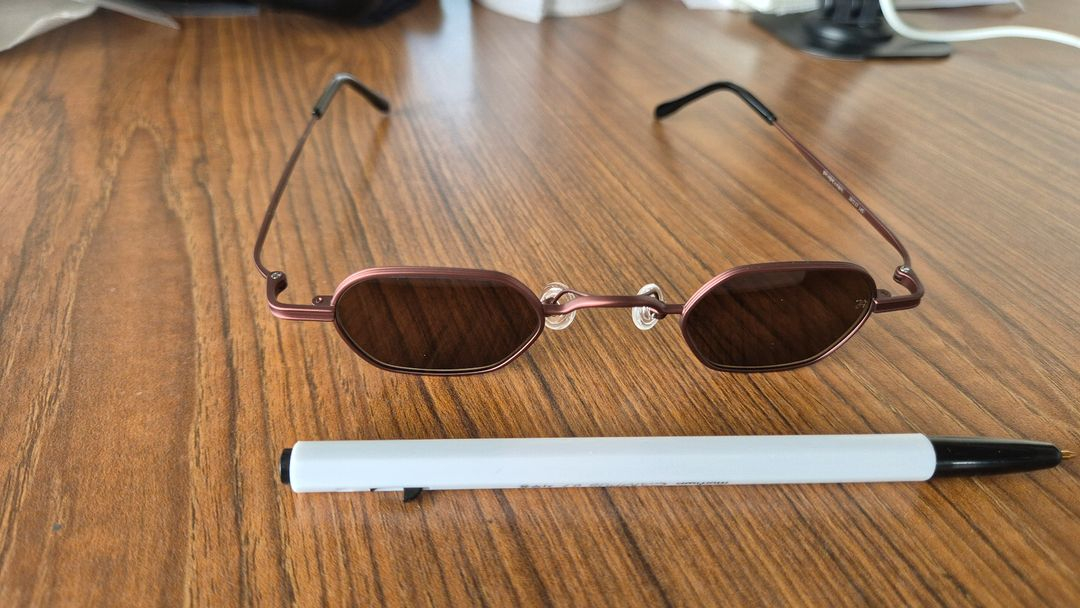 선글라스(겸손 색안경) 이미지