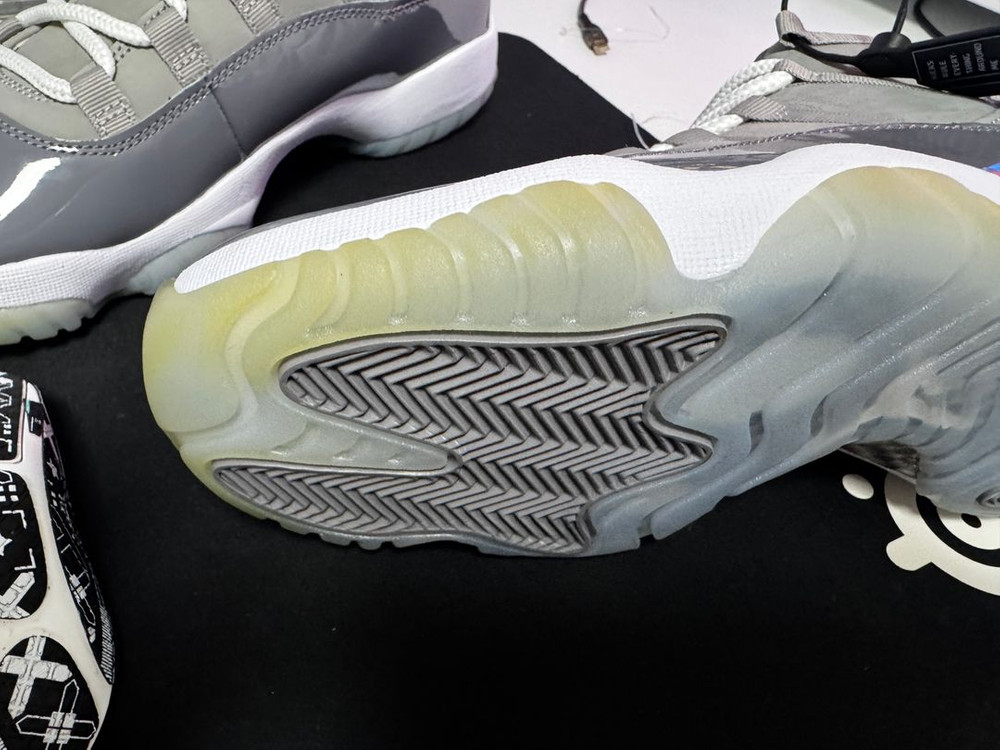 에어조단 11 쿨그레이(270) 이미지