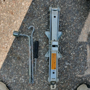 중형차용 자동차 자키 잭 판매합니다. 미사용 이미지