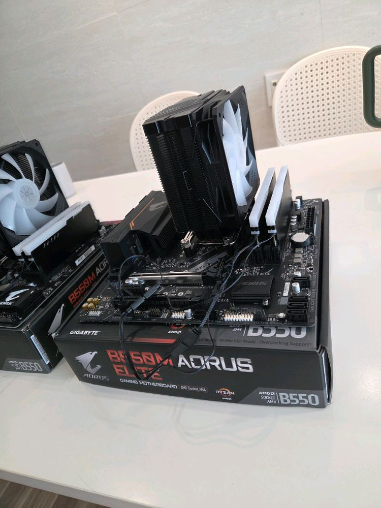 5700x3d + b550m + 램32기가 이미지