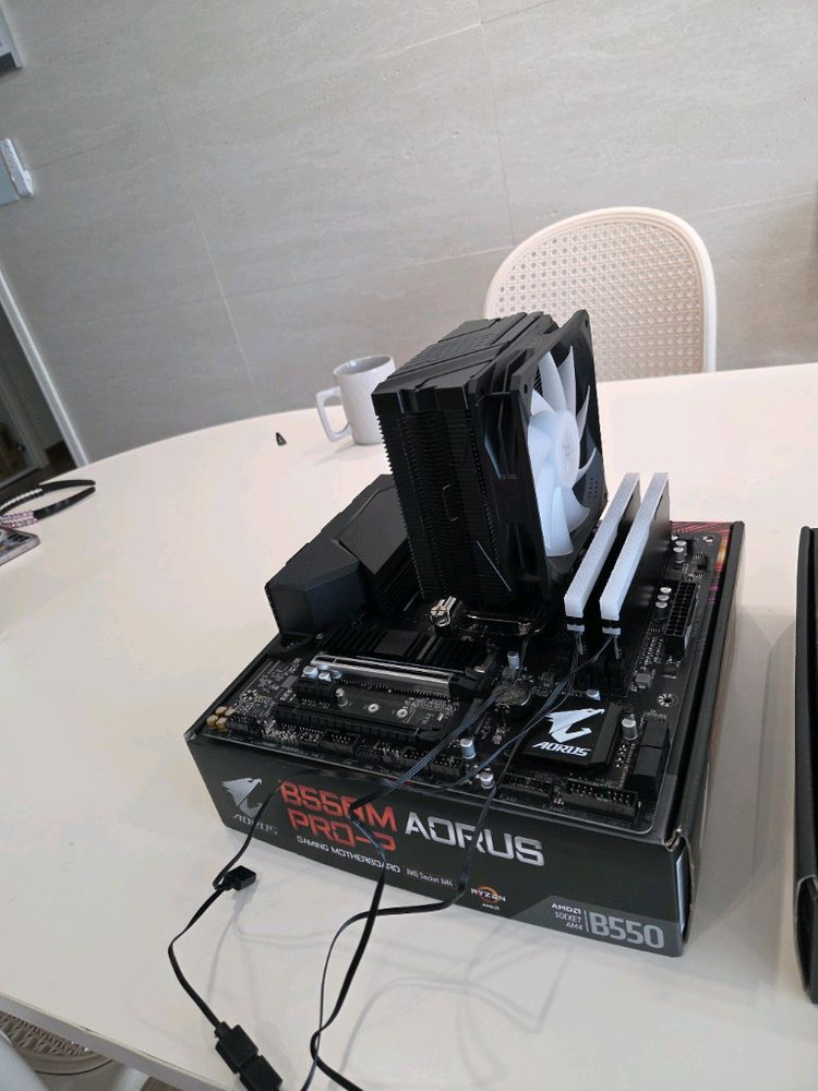 5700x3d + b550m + 램32기가 이미지