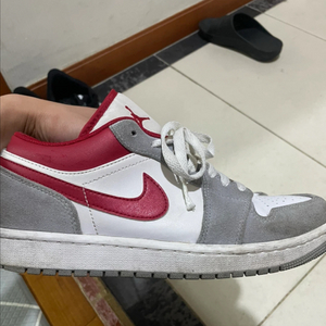 조던 1 로우 SE 라이트 스모크 그레이 짐레드 265 이미지