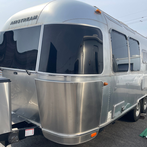 대형 캠핑 트레일러 이미지