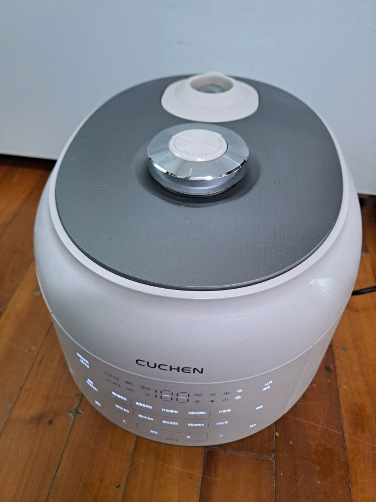 쿠첸10인용 압력밥솥 이미지