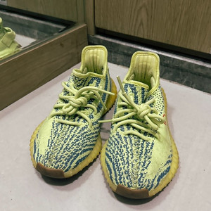 아디다스 이지 부스트 350 V2 프로즌 옐로우 이미지