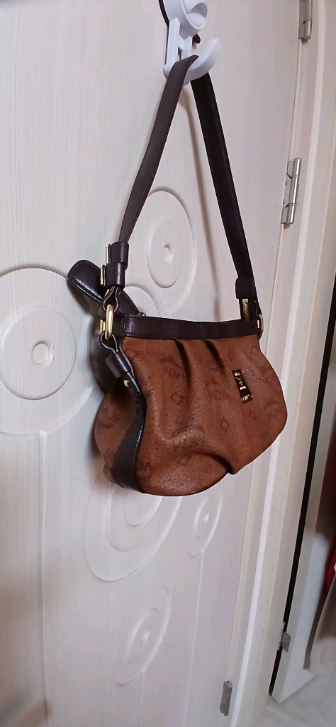 mcm 비세토스 미니숄더백 이미지