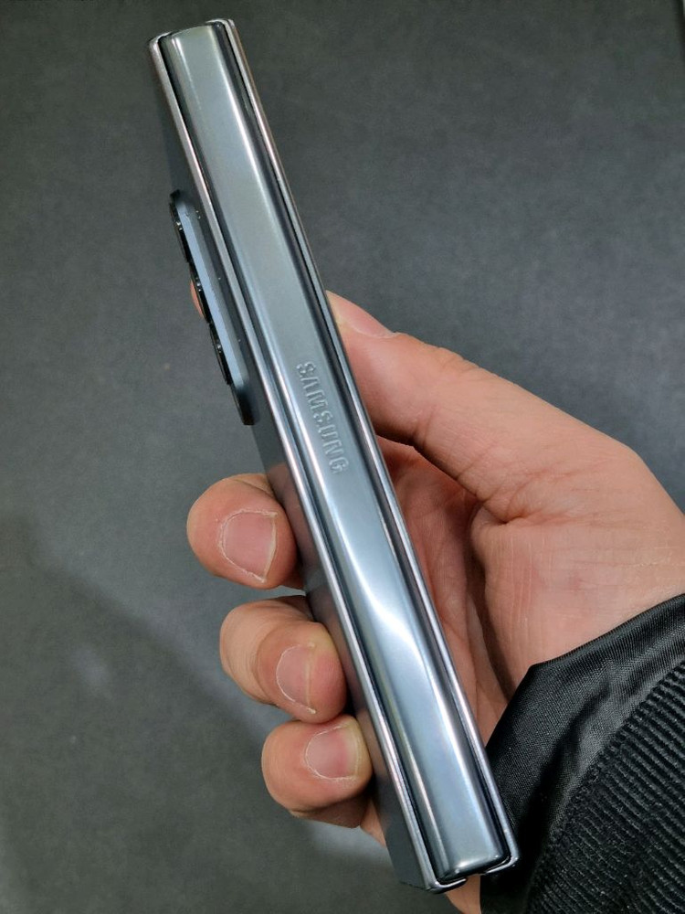 갤럭시Z폴드4 256GB 그레이그린 F936N 이미지