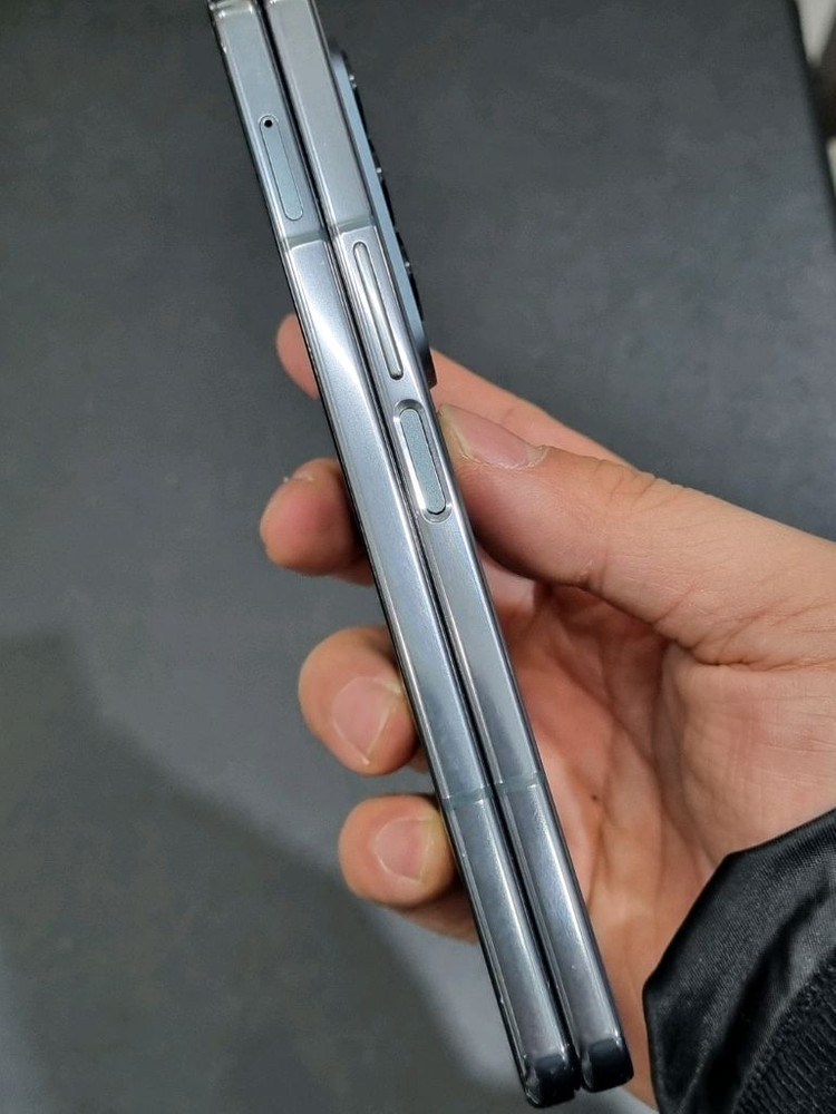 갤럭시Z폴드4 256GB 그레이그린 F936N 이미지