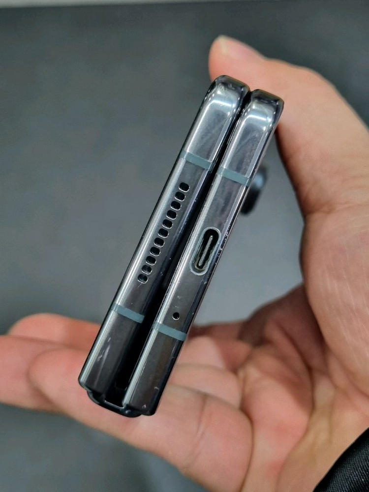 갤럭시Z폴드4 256GB 그레이그린 F936N 이미지