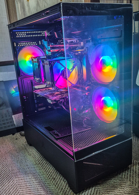 고성능 게이밍 PC 반본체 이미지