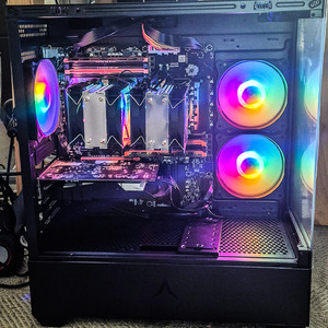 고성능 게이밍 PC 반본체 이미지