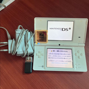 닌텐도DSI일판+R4칩(32GB)+정품충전기 이미지