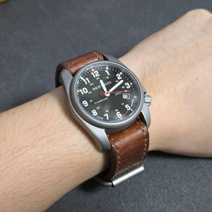 베르투치 스트랩 4개 팝니다. 이미지