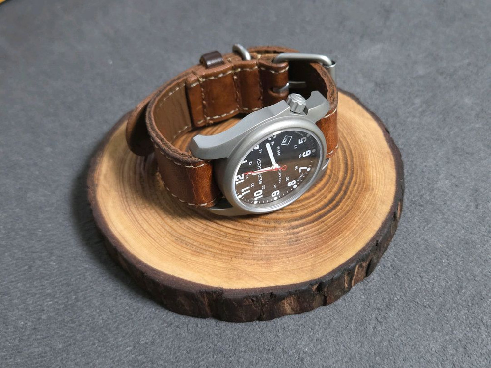 베르투치 스트랩 4개 팝니다. 이미지