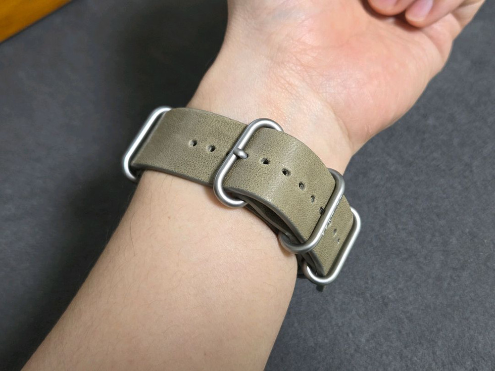 베르투치 스트랩 4개 팝니다. 이미지