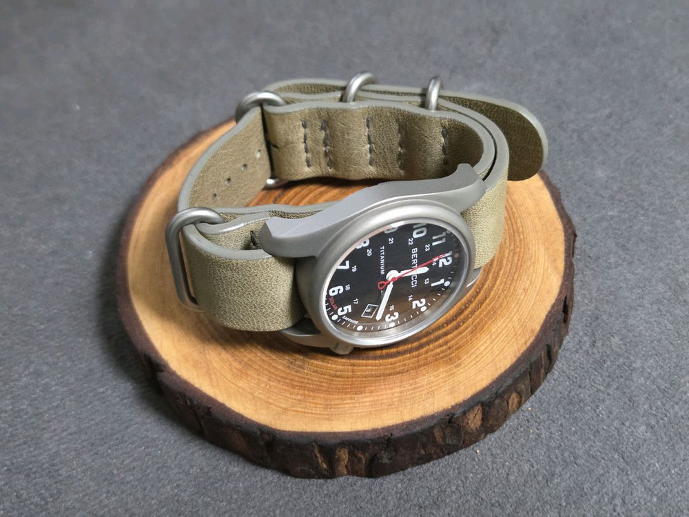 베르투치 스트랩 4개 팝니다. 이미지