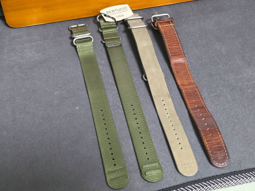 베르투치 스트랩 4개 팝니다. 이미지