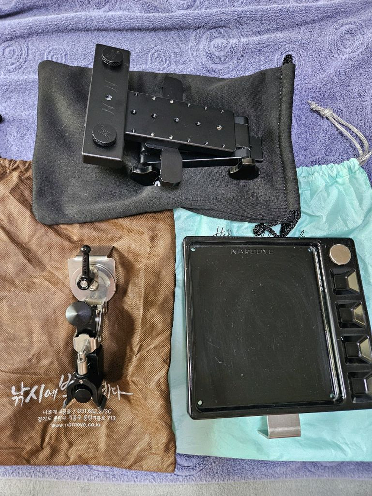 하남시청역 근처 직거래 합니다 나루예 멀티거치대와 1단 프리미엄 받침틀 소좌 쟁반 팝니다 이미지