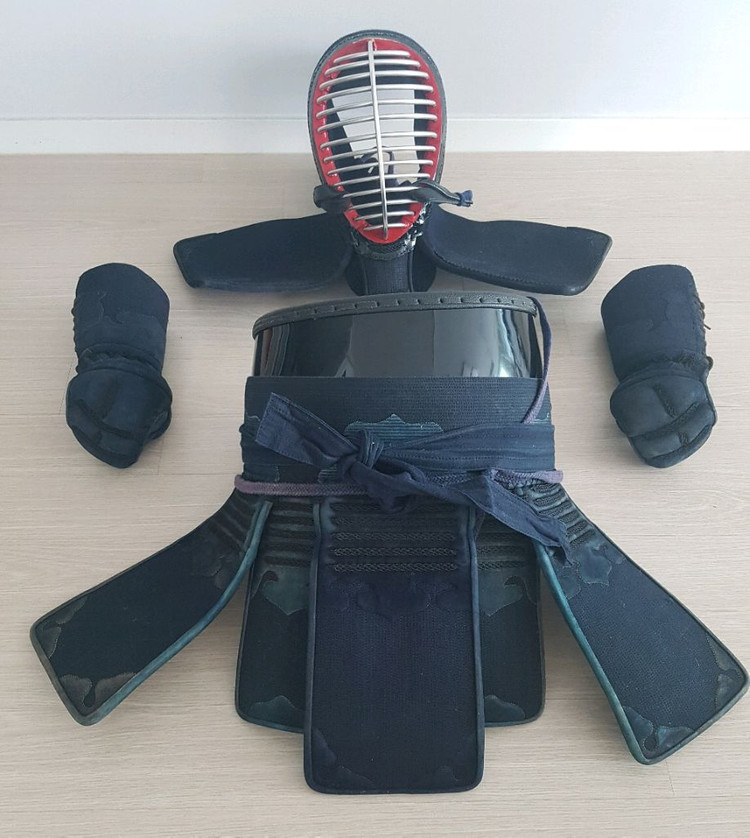 야구 장비, 검도 장비, 아오자이, 배드민턴, 팝니다 이미지