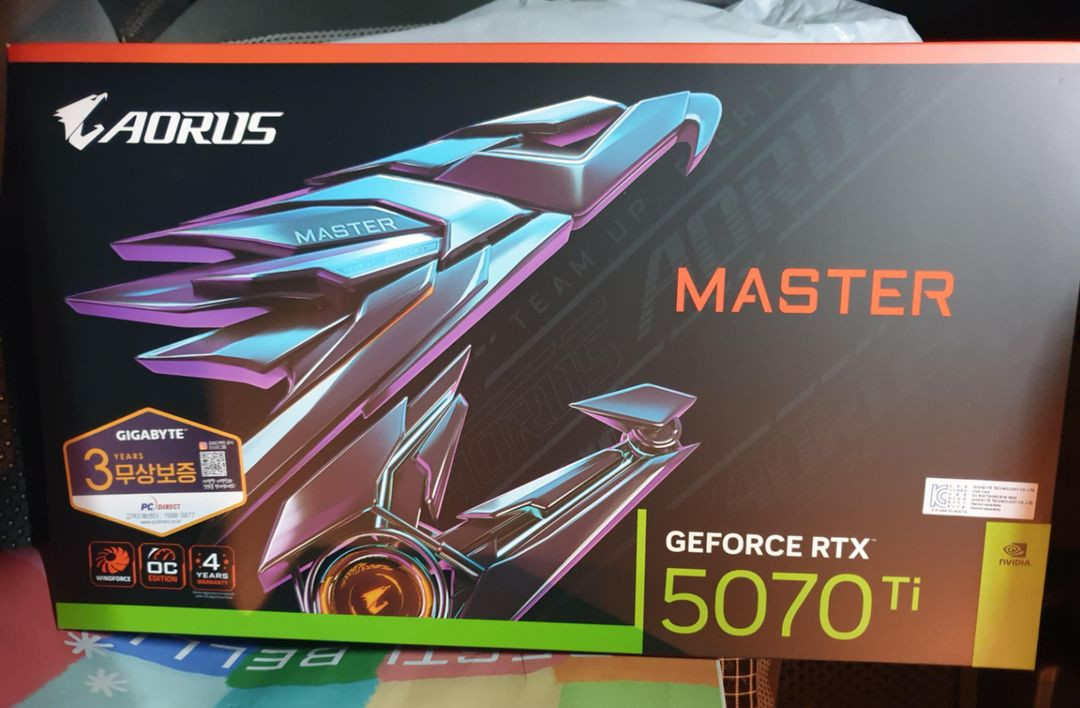 기가바이트 지포스 5070TI 어로스마스터 / 라이젠 9800X3D 이미지