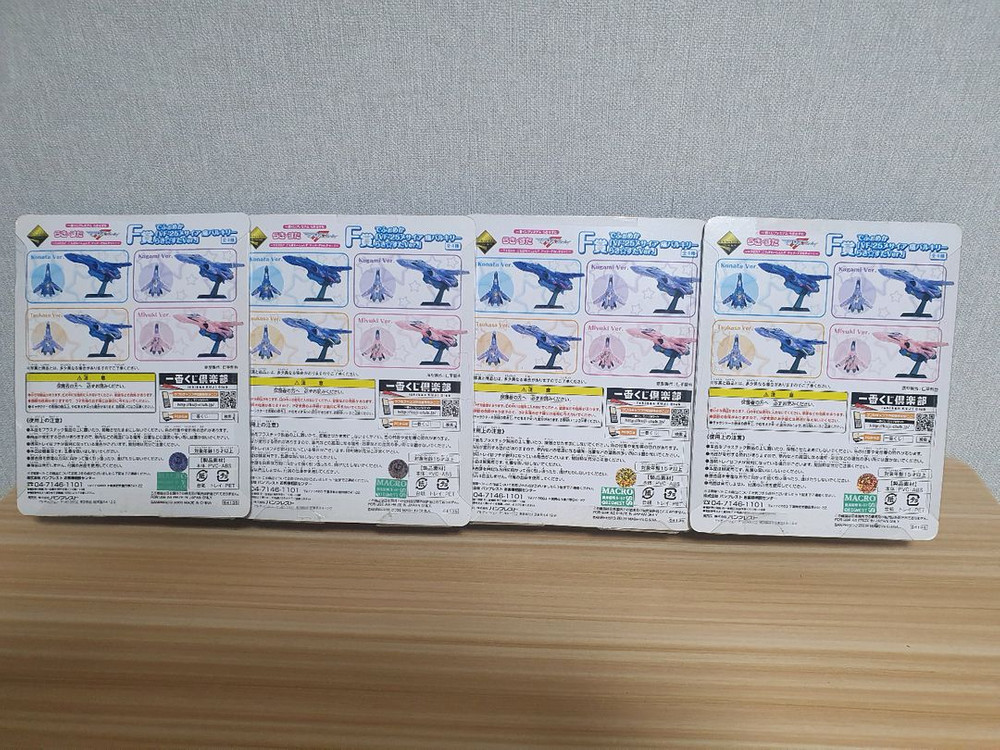 마크로스X럭키스타 콜라보 발키리 전4종 팝니다. 이미지