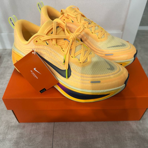 나이키 보메로 플러스 260 이미지