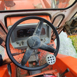 ISEKI (이세키) 4륜구동 농업용 트랙터 (밀폐기 + 로타리 포함) 이미지