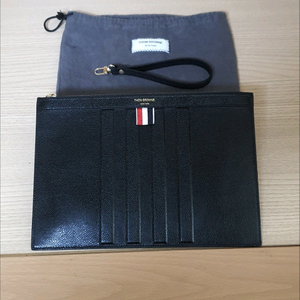 톰브라운 4바 클러치백 정품S급(감정O)구찌프라다루이비통디올고야드샤넬셀린느보테가생로랑발렌시아가버버리가방 이미지