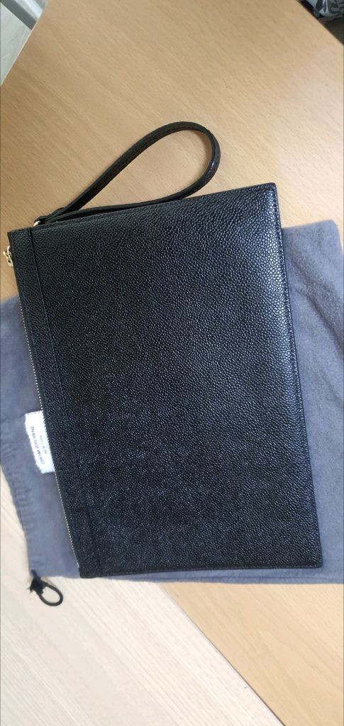 톰브라운 4바 클러치백 정품S급(감정O)구찌프라다루이비통디올고야드샤넬셀린느보테가생로랑발렌시아가버버리가방 이미지