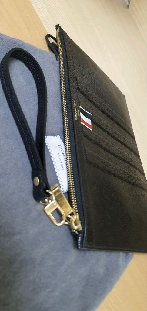 톰브라운 4바 클러치백 정품S급(감정O)구찌프라다루이비통디올고야드샤넬셀린느보테가생로랑발렌시아가버버리가방 이미지
