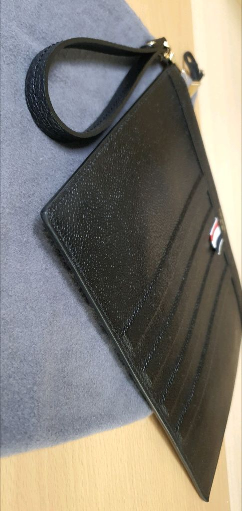 톰브라운 4바 클러치백 정품S급(감정O)구찌프라다루이비통디올고야드샤넬셀린느보테가생로랑발렌시아가버버리가방 이미지